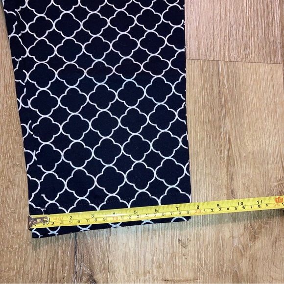 St John's Bay Women’s Black/White Capris | Size12 | Beach,Boho, Y2K - Picture 11 of 13